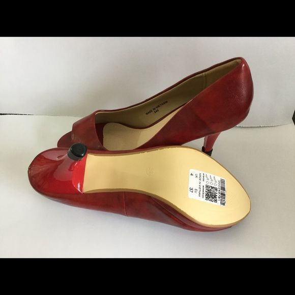 Red open toe faux leather heels. (049) - Picture 3 of 7